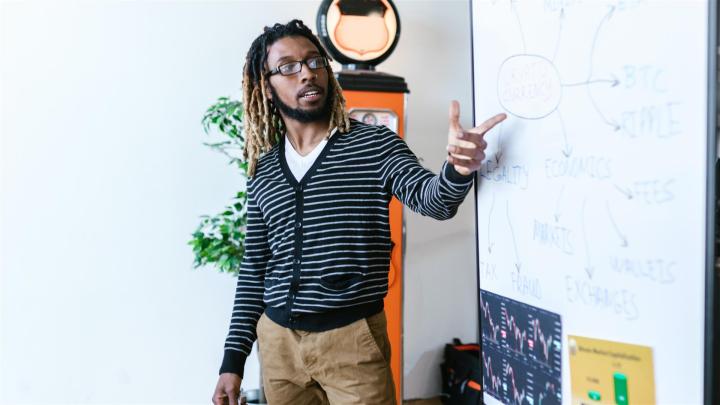 Una partecipazione di nozze oltre le cartoline elettroniche